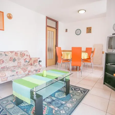 Nice Branka Close To Beach In