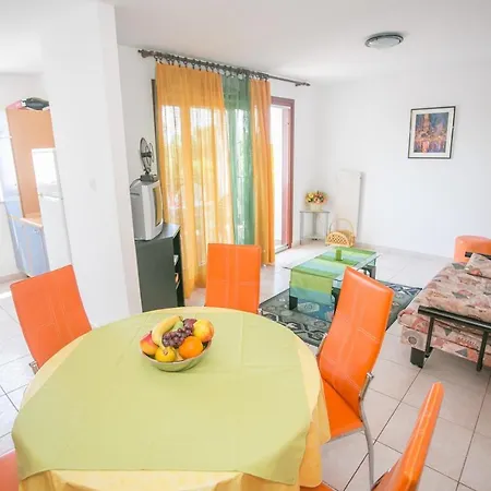 Nice Branka Close To Beach In Πόρετς